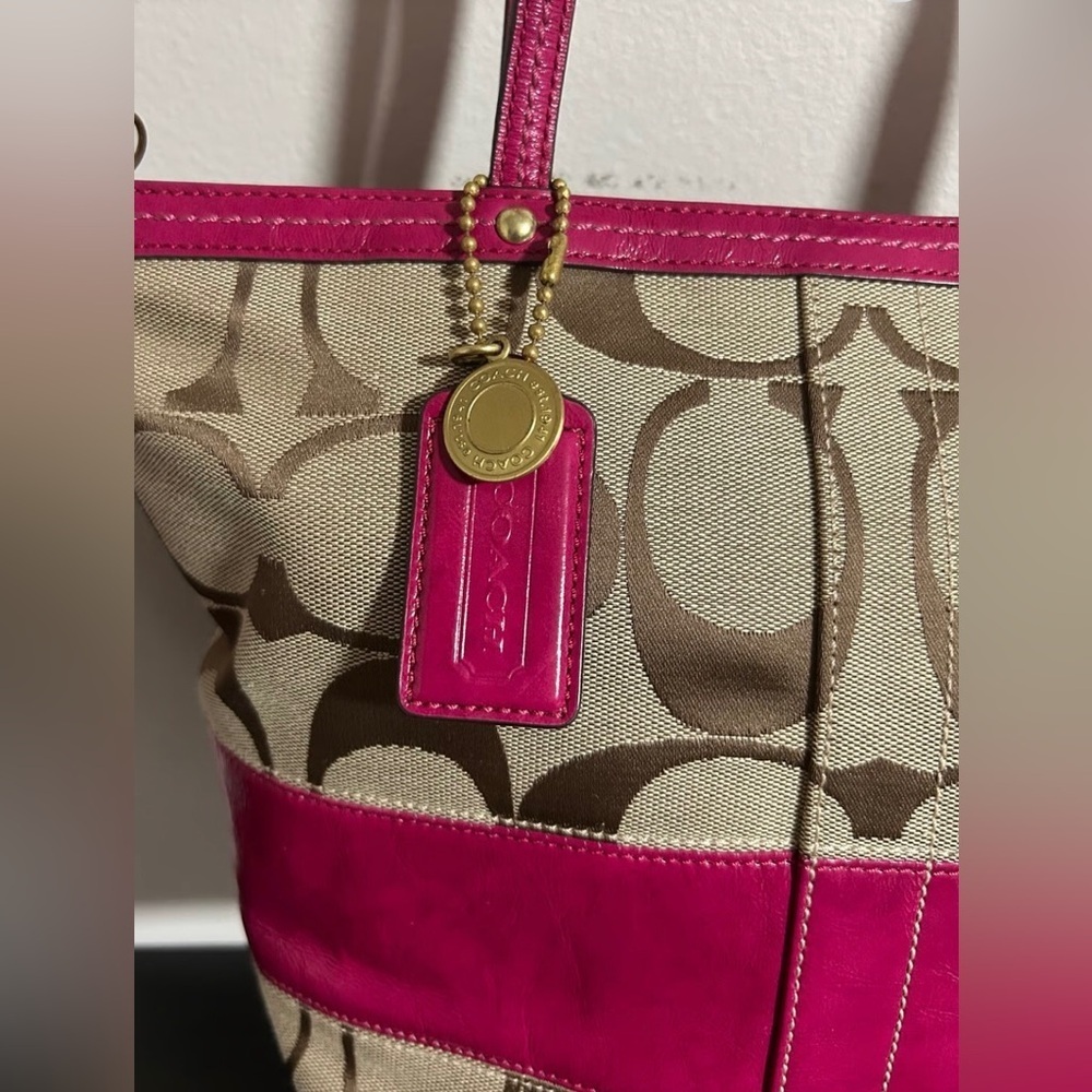 COACH KHAKI SIGNATURE STRIPE PATENT SHOULDER TOTE PINK - Picture 3 of 11